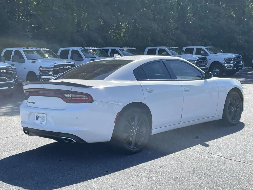 Used 2021 White Dodge SXT image 8