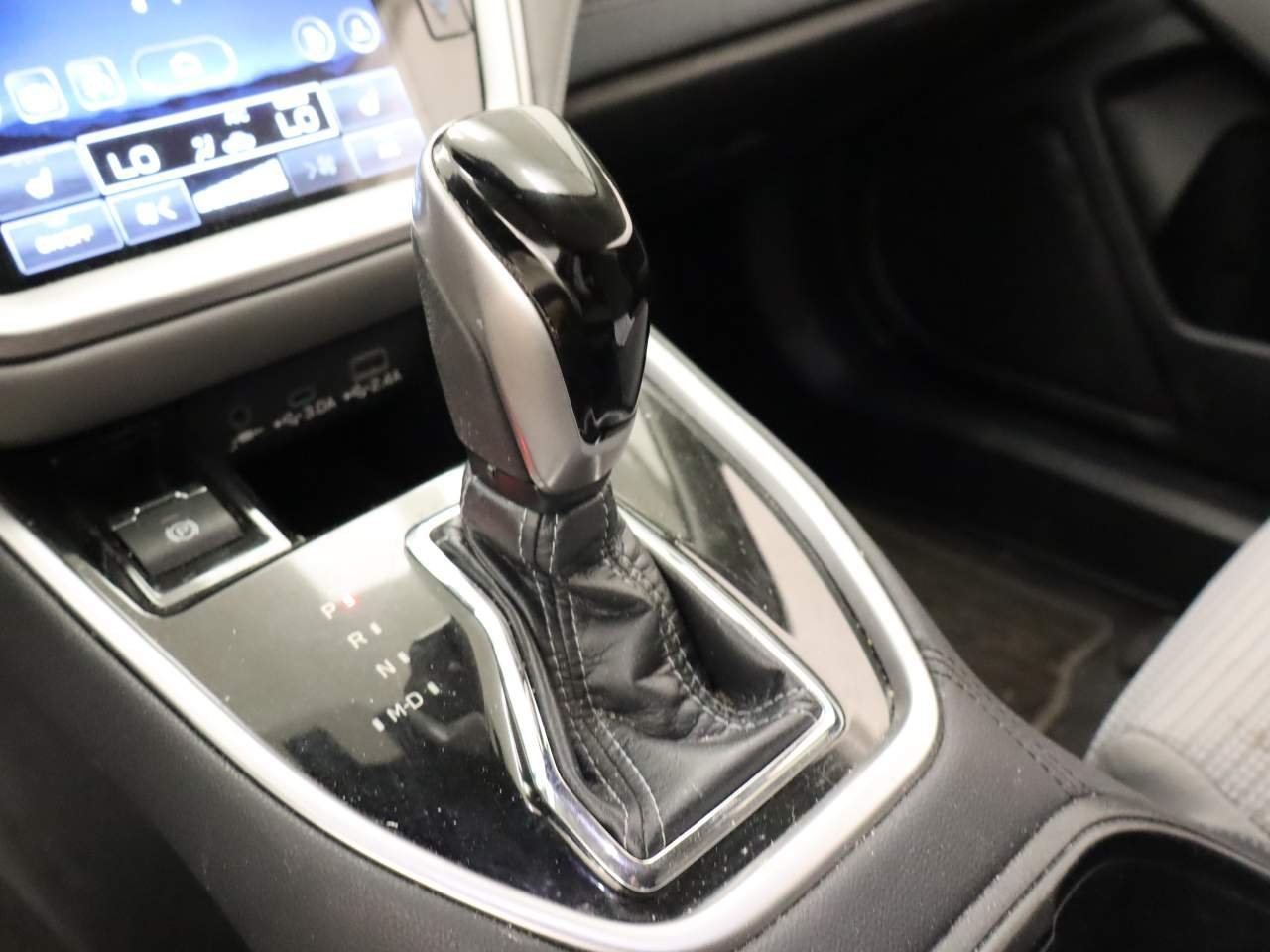 Used 2023 Crystal White Pearl Subaru Premium image 9