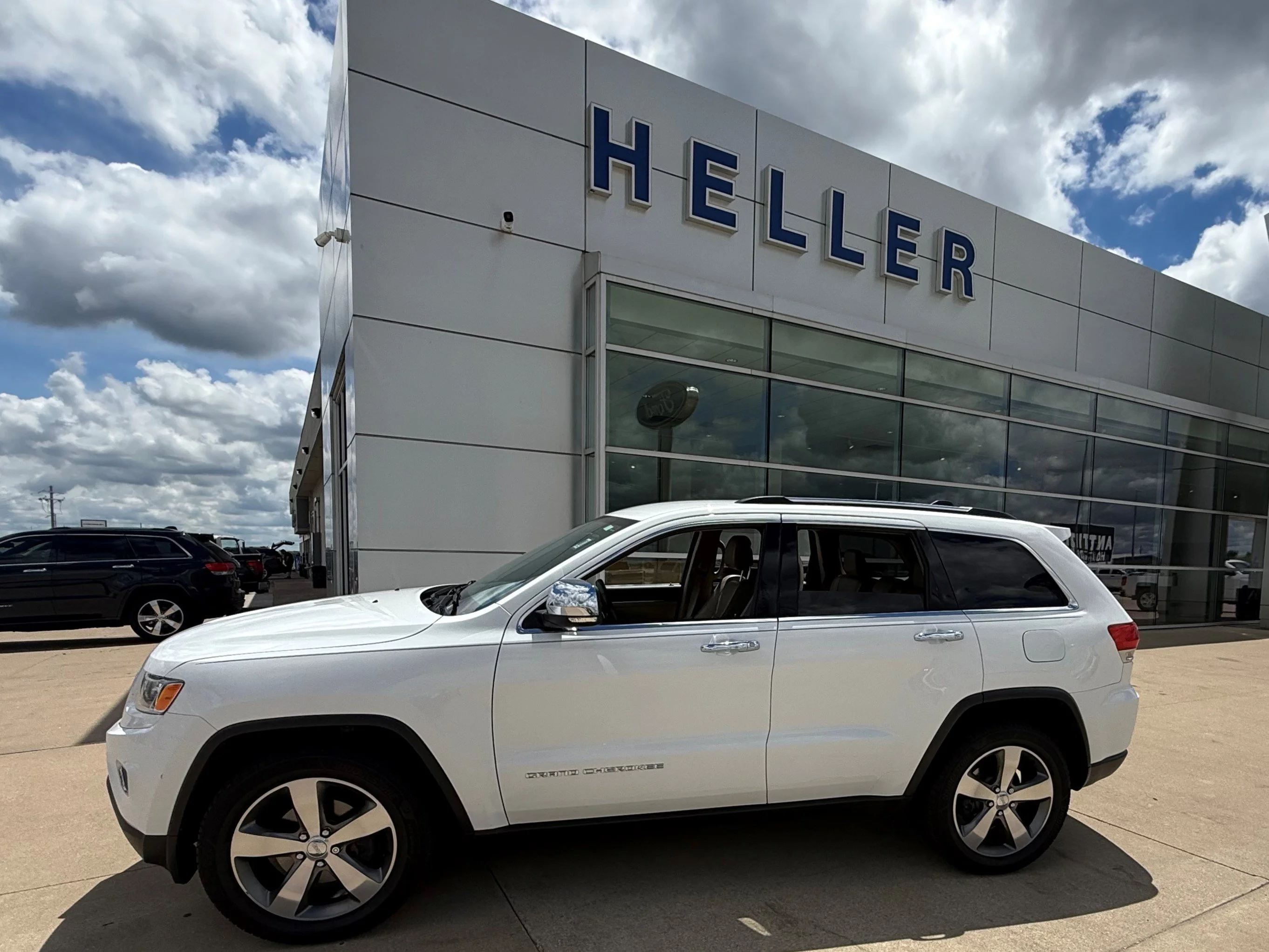 Used 2016 Bright White Clearcoat Jeep Limited image 3