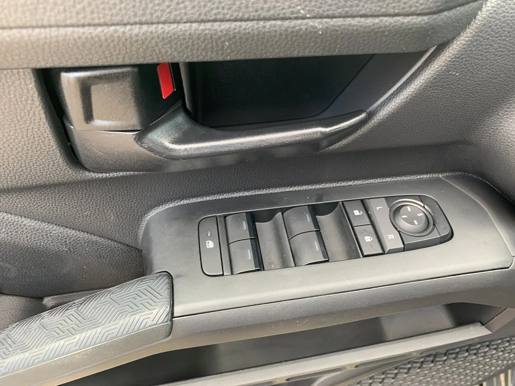 Used 2024  Toyota SR image 13