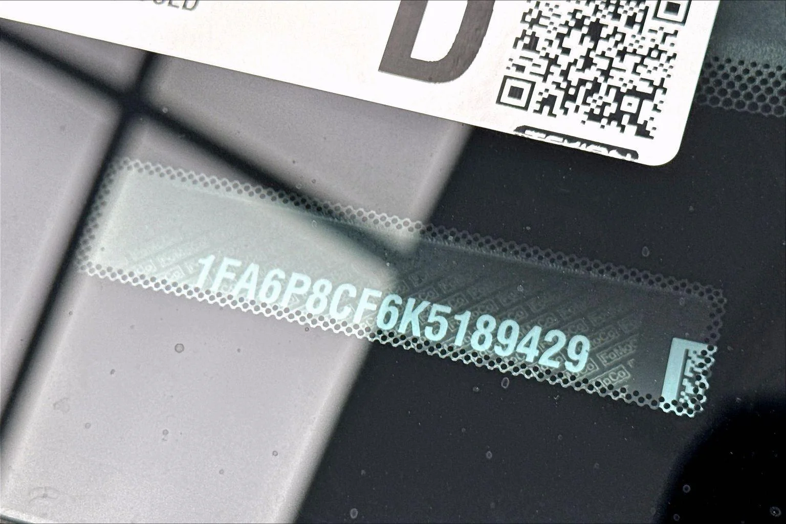 Used 2019 Magnetic Metallic Ford GT Premium image 14