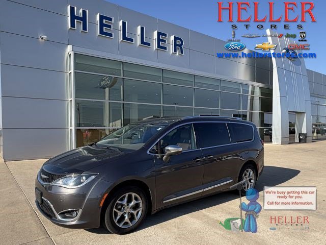 2017 Chrysler Pacifica Limited's photo