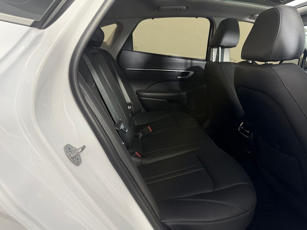 Used 2025 White Hyundai Limited image 16