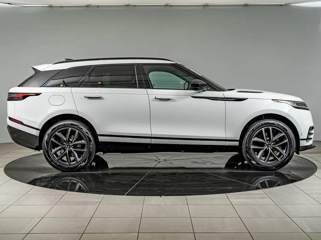 New 2026 Fuji White Land Rover Belgravia Edition image 4