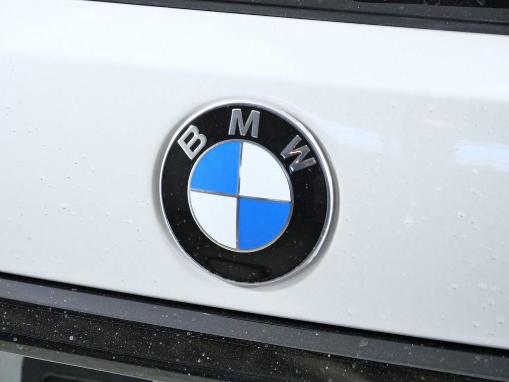 Used 2026 White BMW xDrive40i image 12