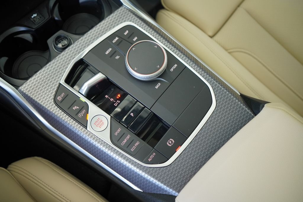 Used 2026 White Metallic BMW 330i image 19