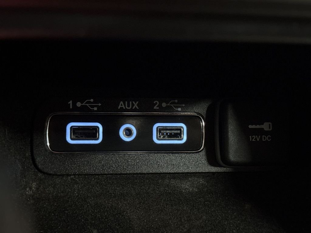 Used 2019 Crystal Metallic Jeep Limited image 32