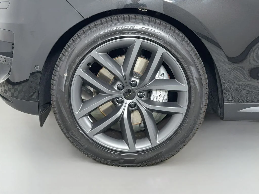 New 2027 Santorini Black Land Rover SE image 33