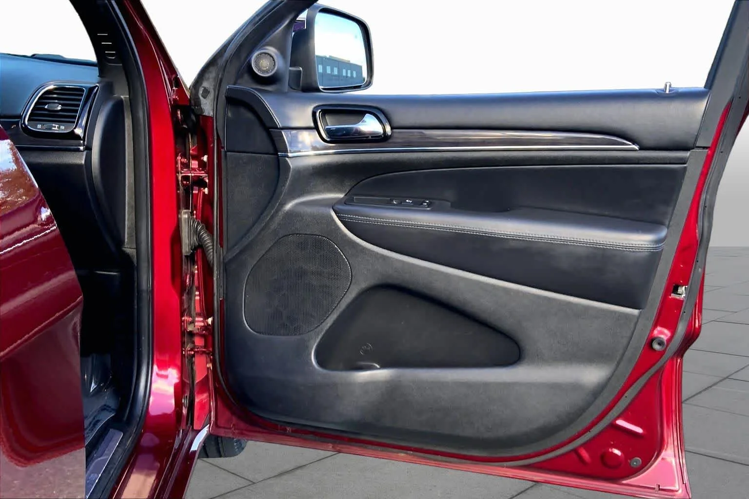 Used 2020 Velvet Red Pearlcoat Jeep Overland image 23