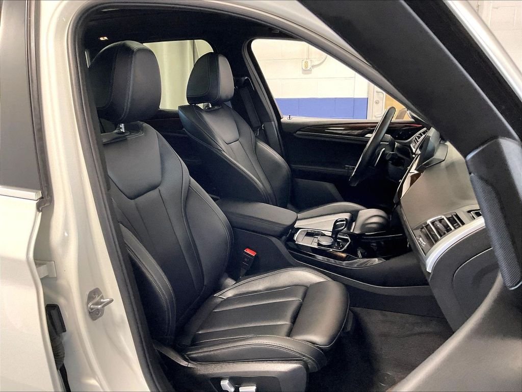 Used 2022 White BMW xDrive30i image 11