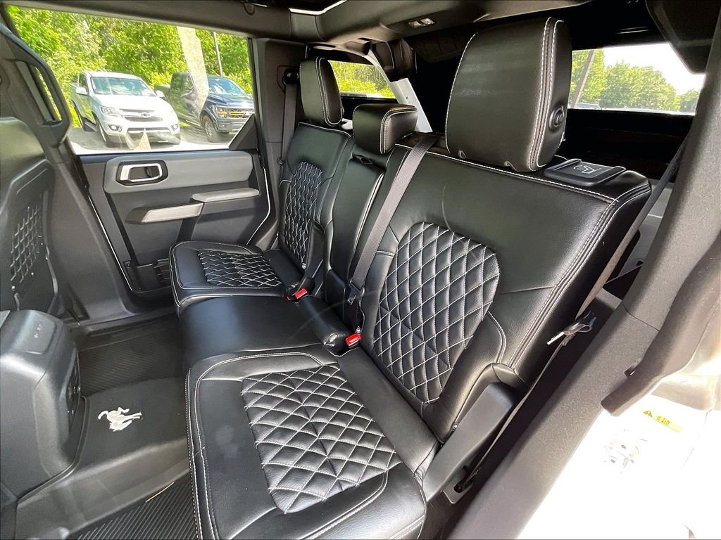 Used 2023 Oxford White Ford Badlands image 14
