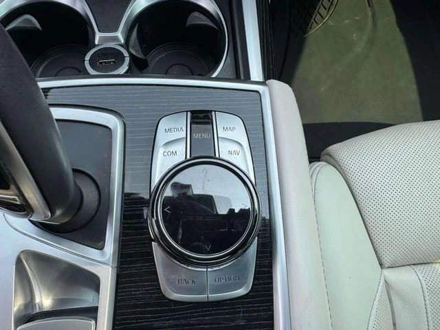 Used 2019 White BMW 750i xDrive image 38