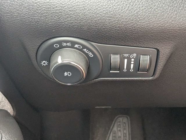 Used 2024 White Jeep Latitude image 26