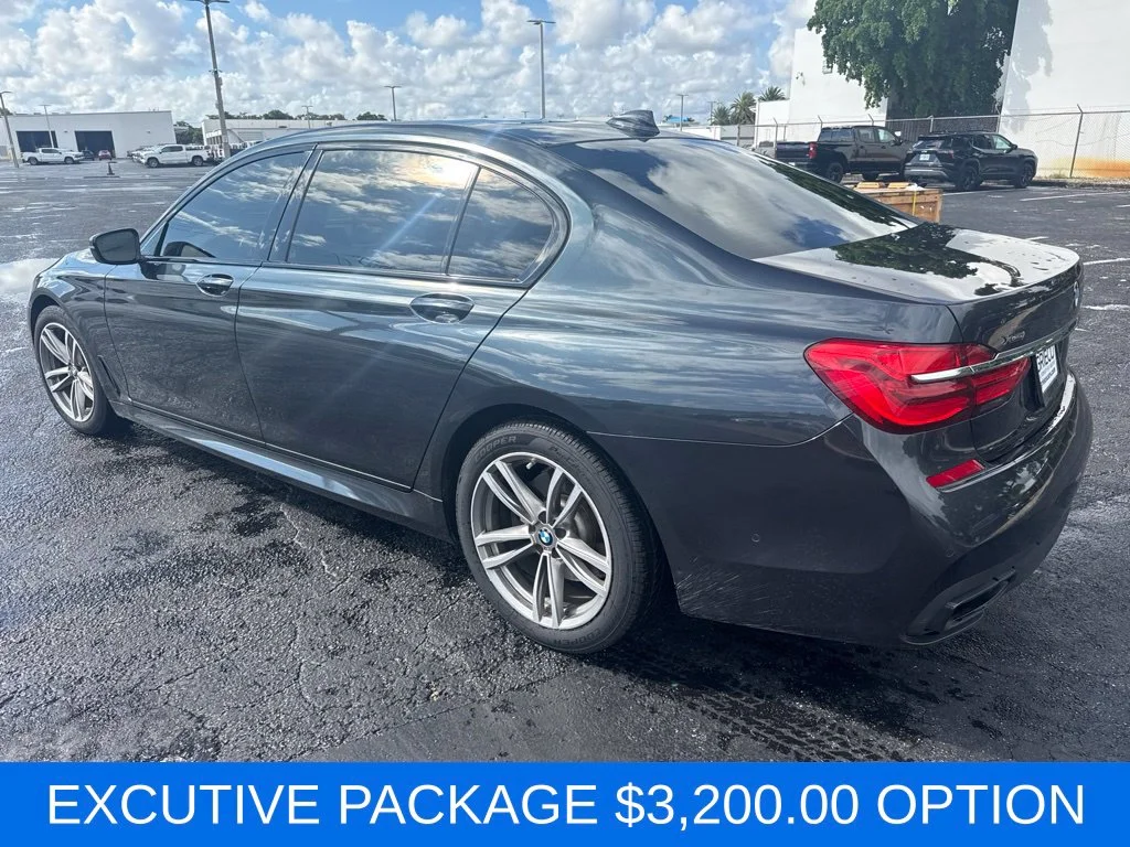 Used 2019 Gray BMW 750i xDrive image 4