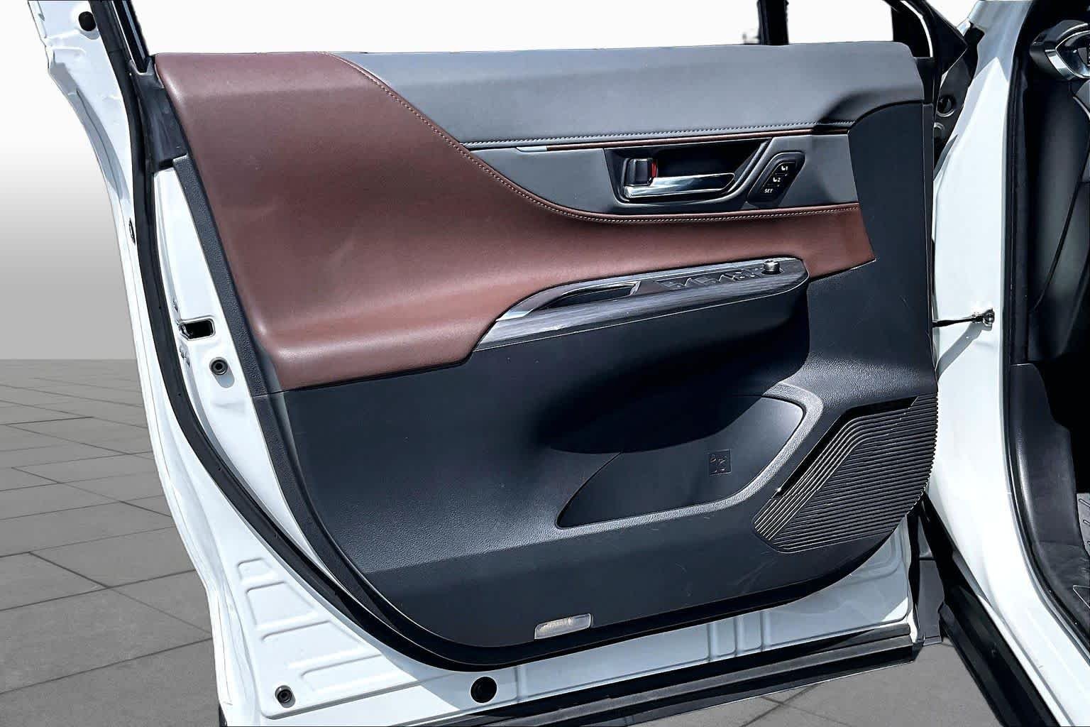Used 2023 Wind Chill Pearl Toyota XLE image 21