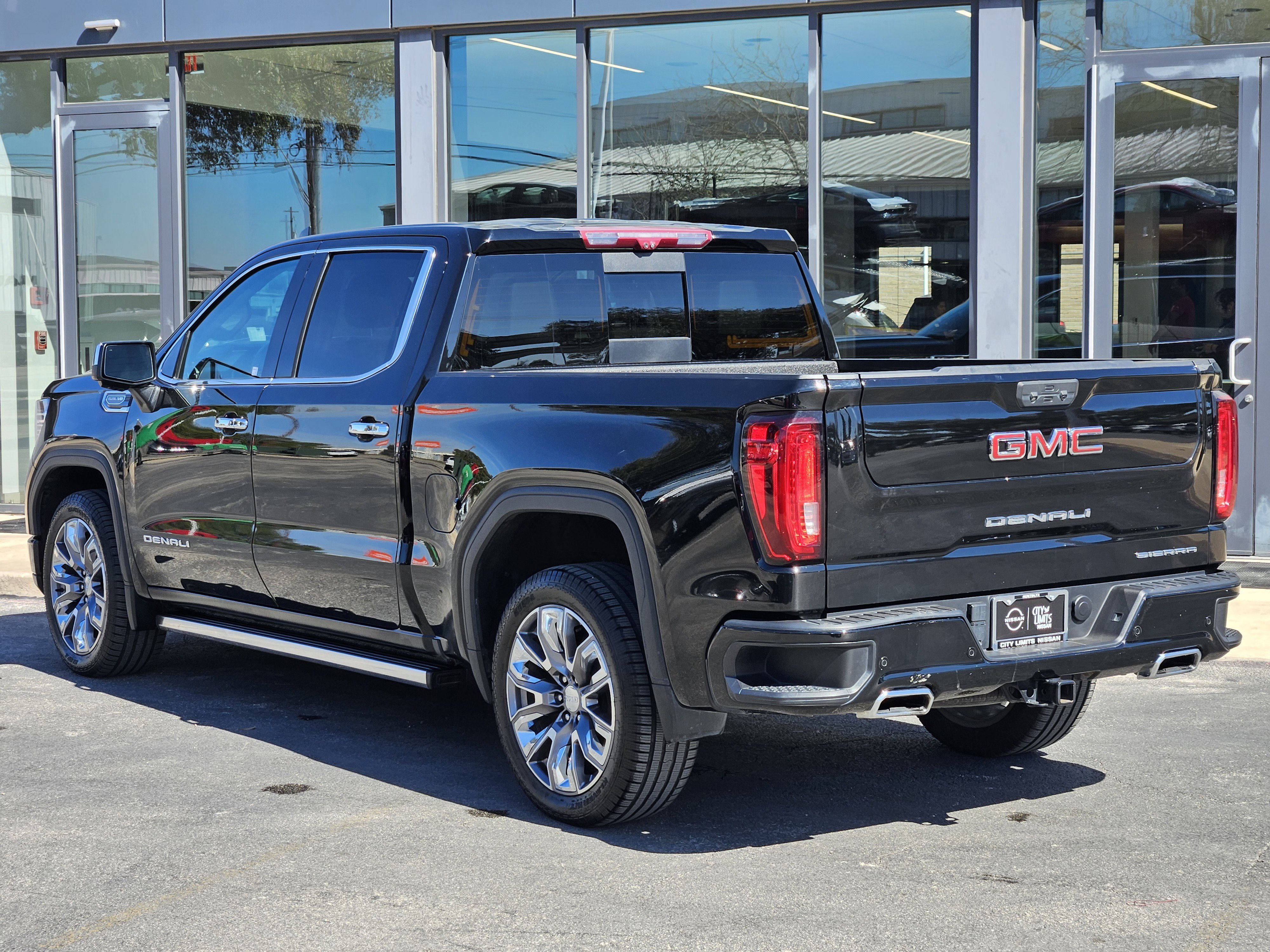 Used 2023 Onyx Black GMC Denali image 5