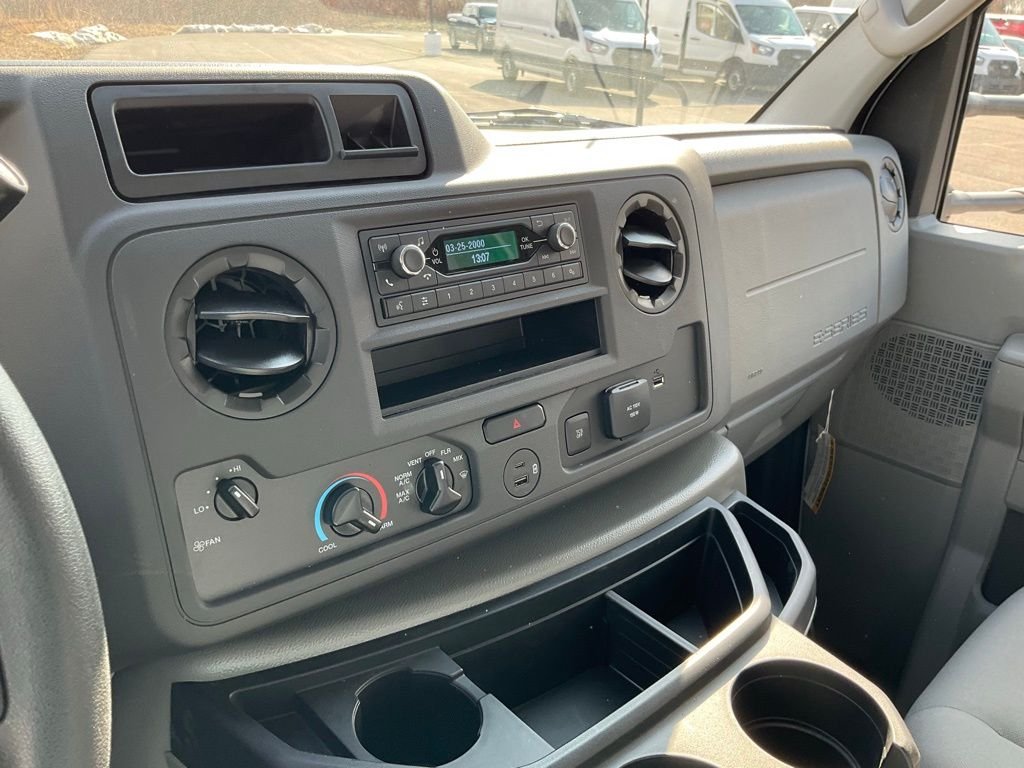 New 2026 Oxford White Ford E-350 SRW image 5