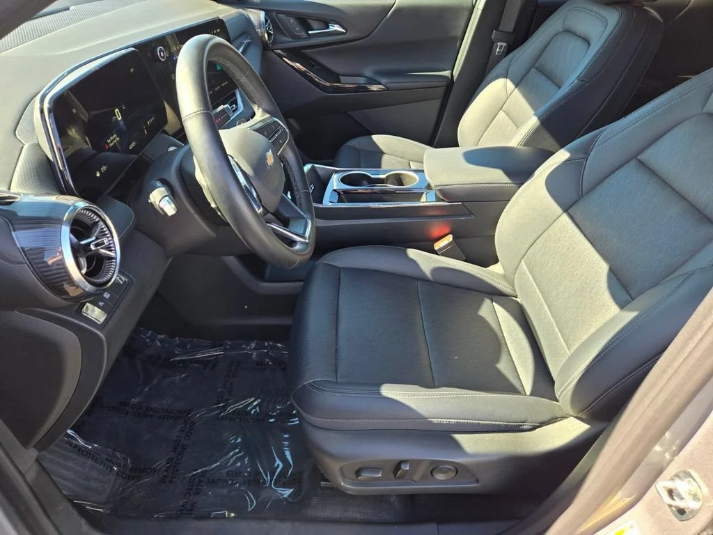 Used 2025 Sterling Gray Metallic Chevrolet LT image 9