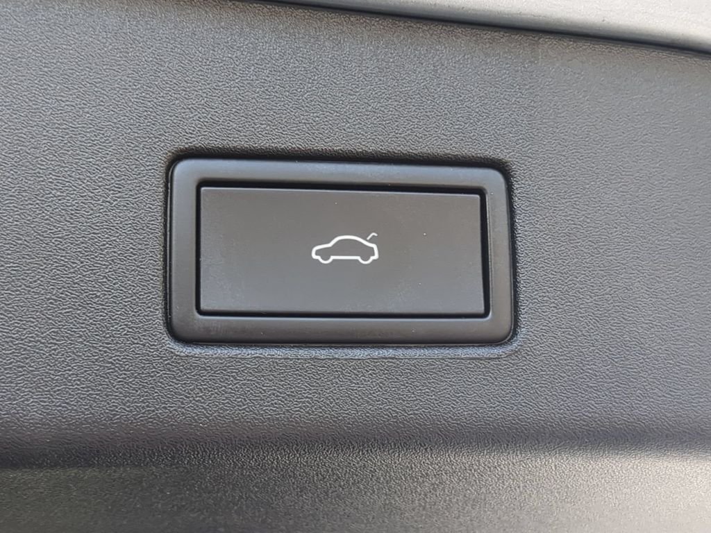 Certified Used 2022 Silver Volkswagen Pro S image 11