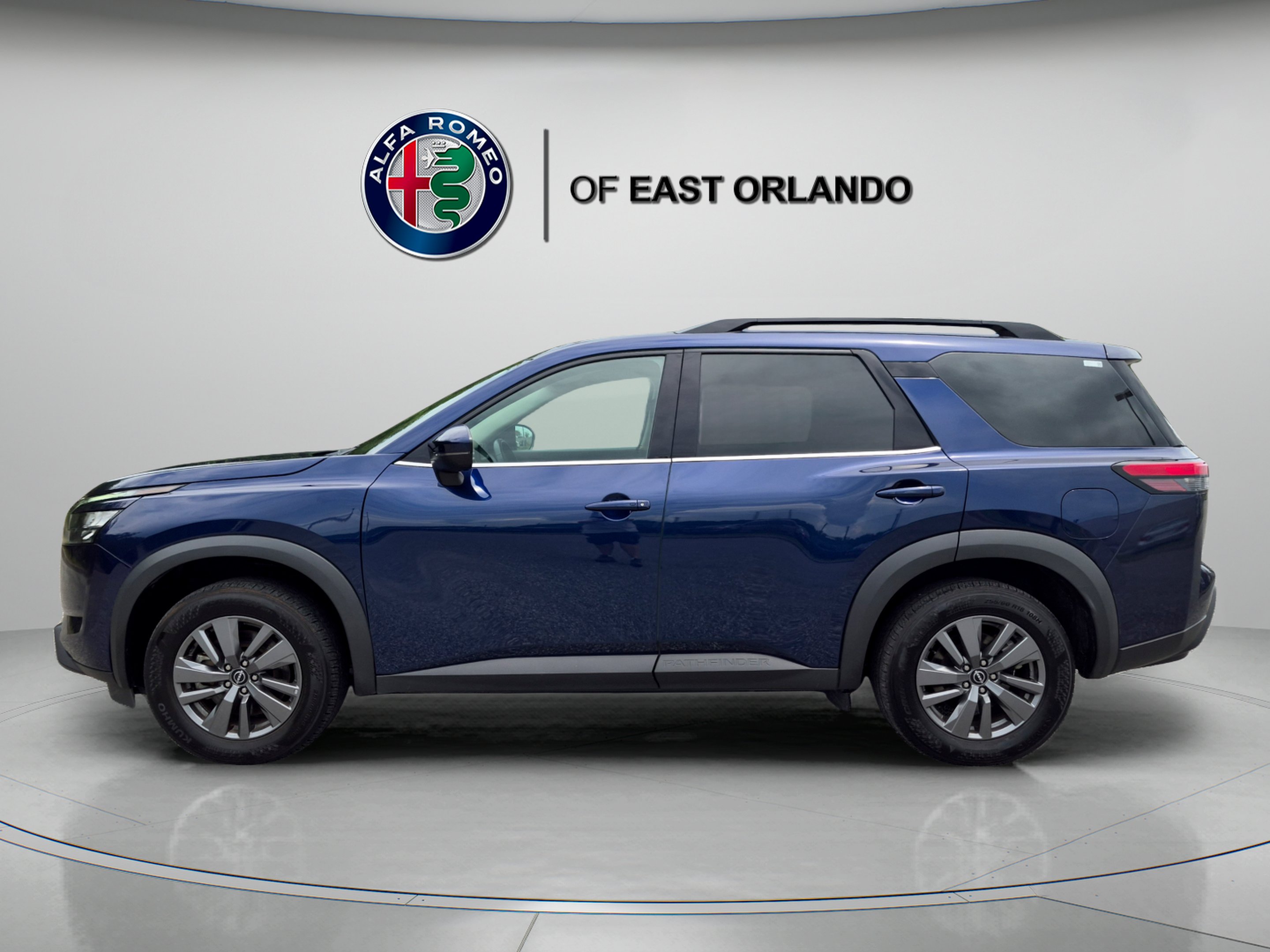 2025 Nissan Pathfinder SV - Photo 4