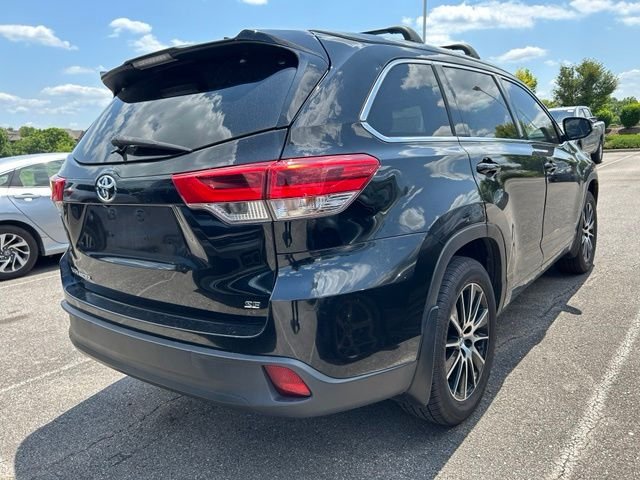 Used 2018 Midnight Black Metallic Toyota SE image 3