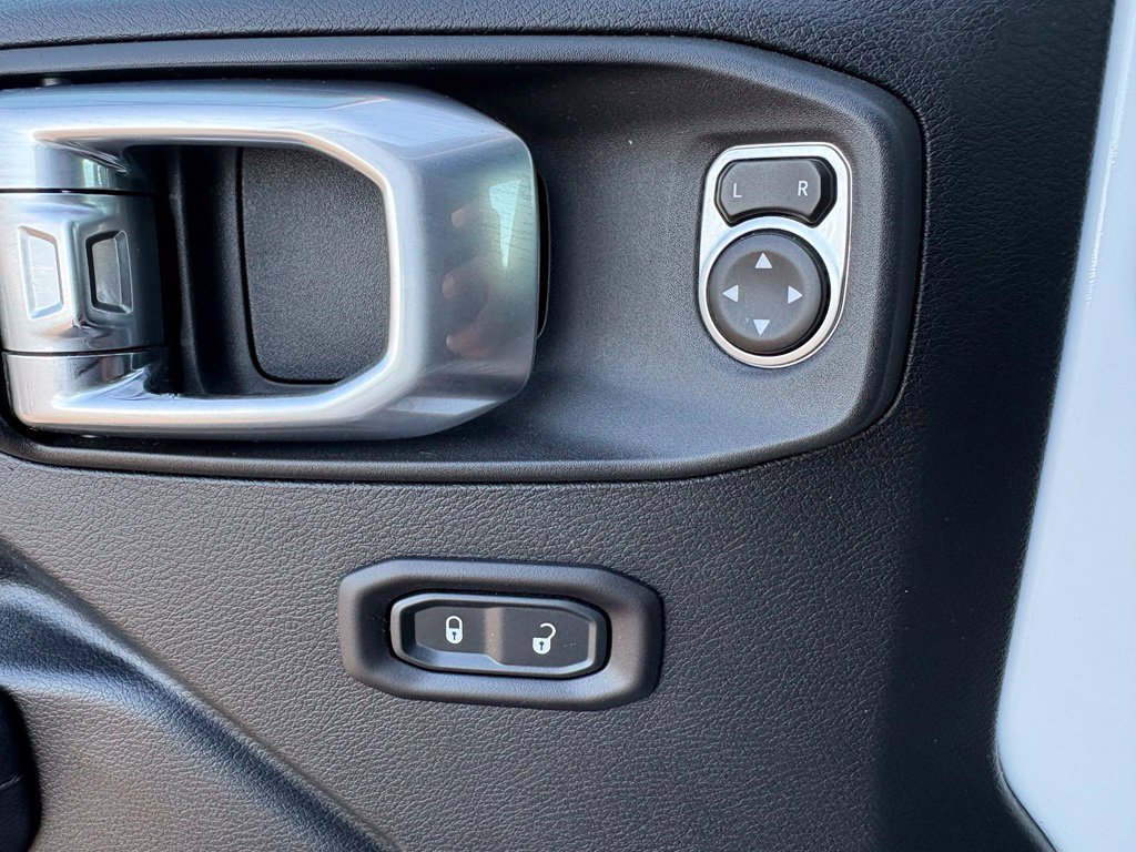 Used 2018 White Jeep Unlimited Sport S image 32