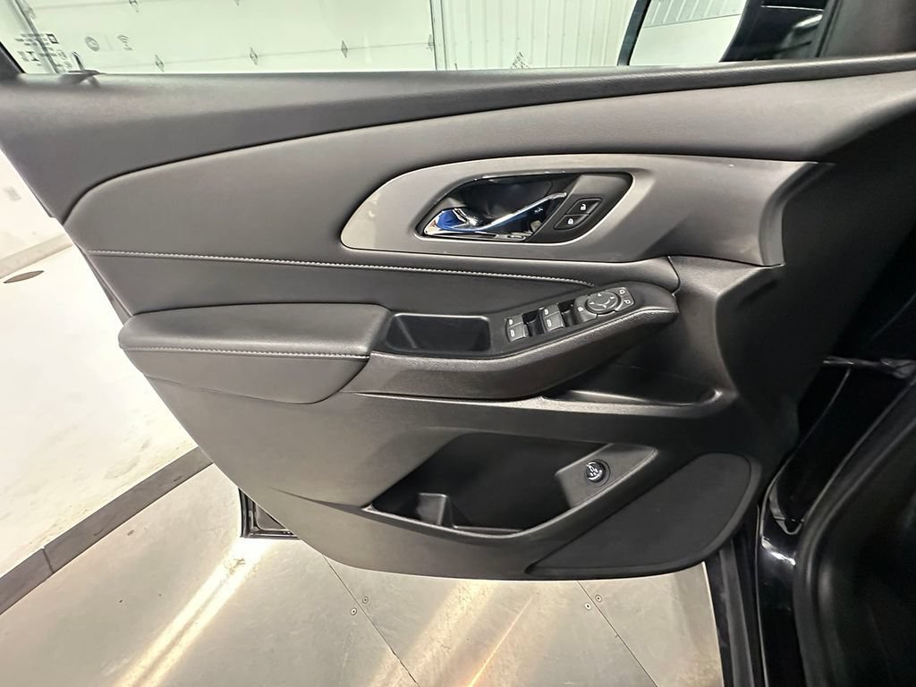 Used 2023 MOSAIC BLACK METALLIC Chevrolet LT Cloth image 24