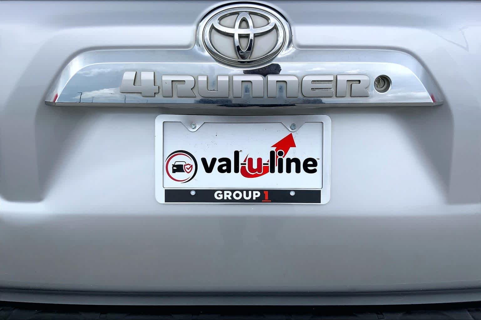Used 2011 Classic Silver Metallic Toyota SR5 image 9