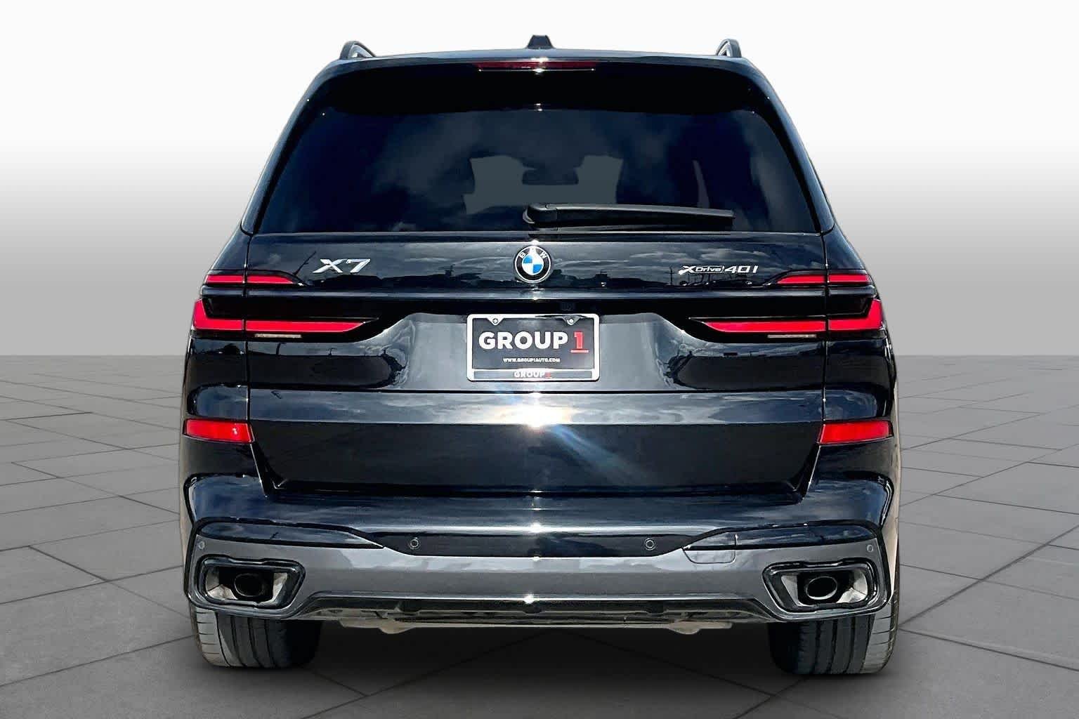 Used 2025 Black Sapphire Metallic BMW xDrive40i image 5