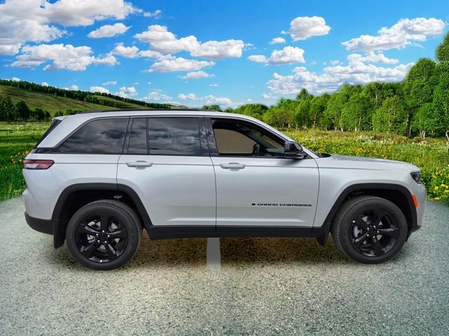 New 2026 Silver Zynith Exterior Paint Jeep Limited image 7