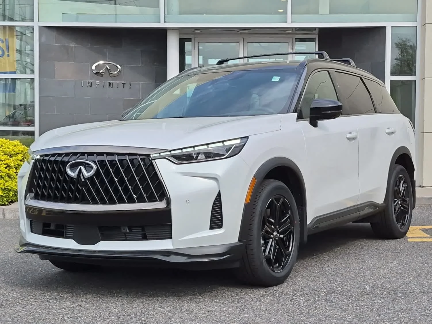 New 2026 2T RAD WHT INFINITI Sport AWD image 1