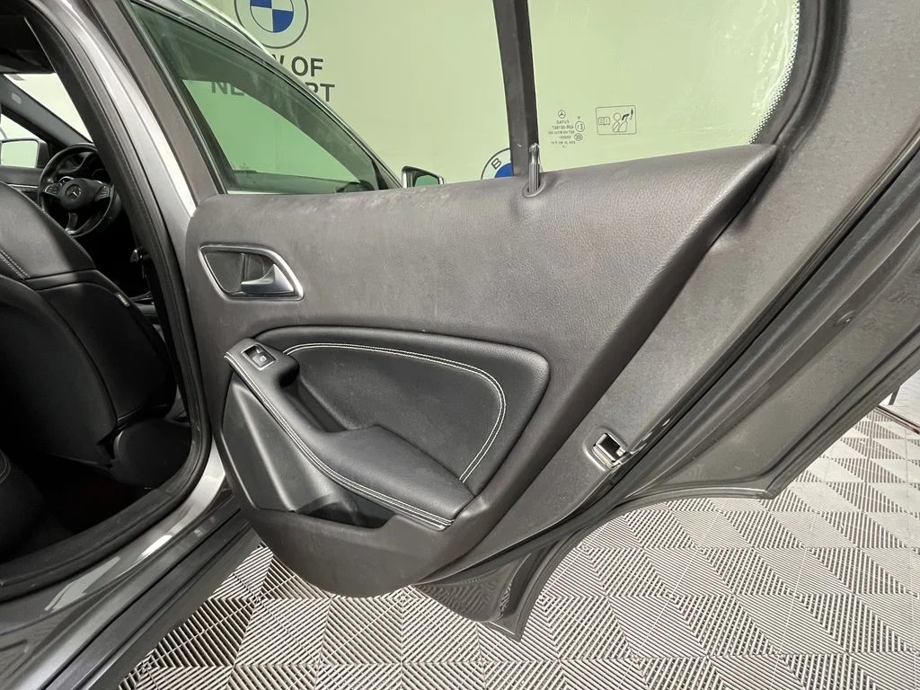 Used 2018 Gray Mercedes-Benz GLA 250 image 26