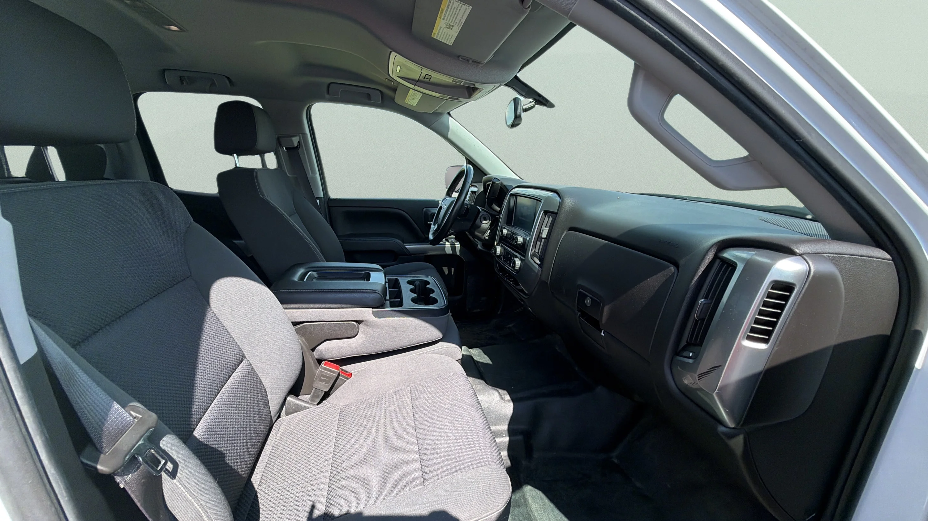Used 2017 White Chevrolet 1500 LT image 11