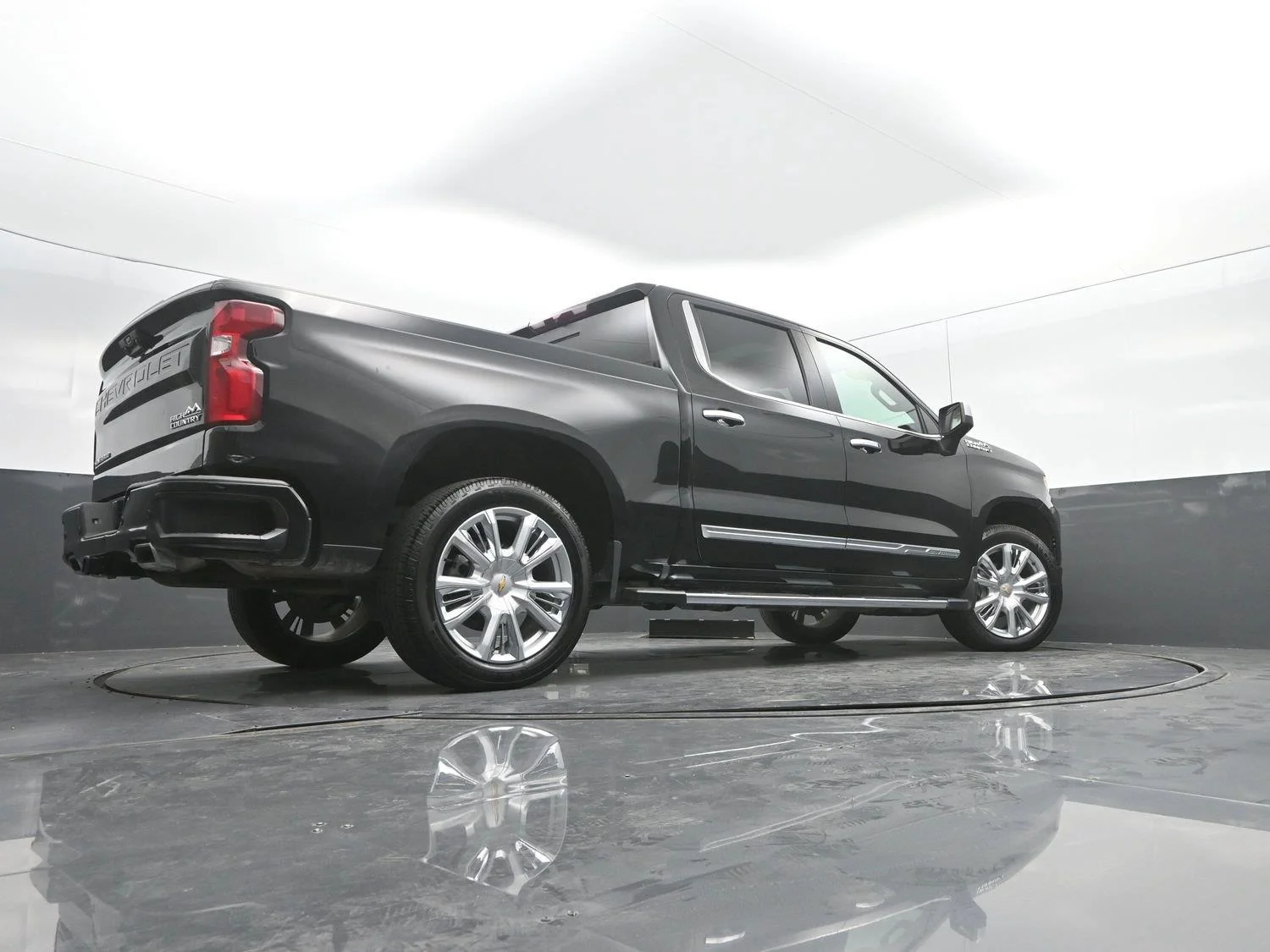 Used 2025 Black Chevrolet High Country image 42