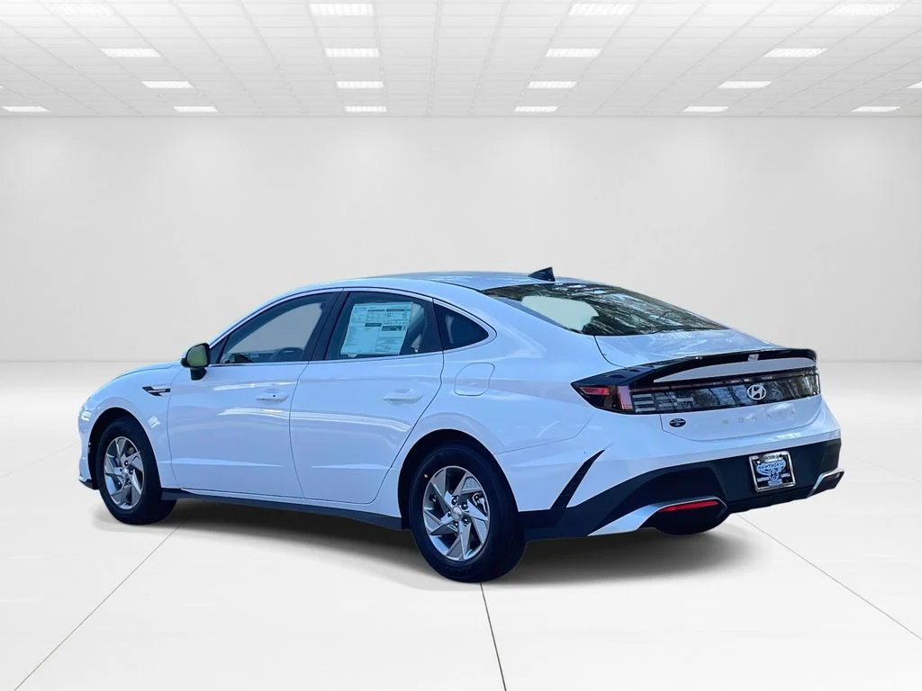 New 2026 White Hyundai SE image 4