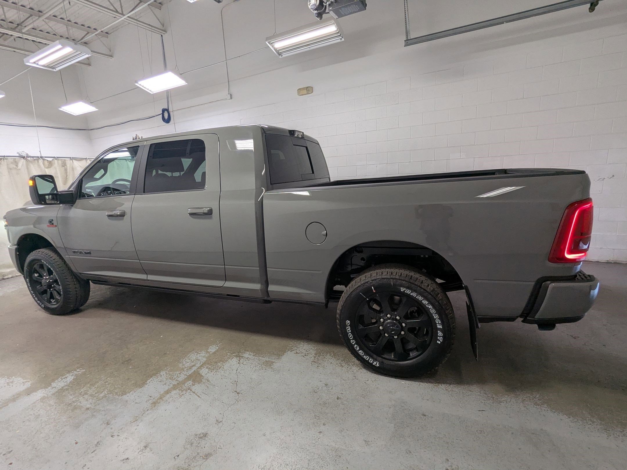 New 2026 Ceramic Gray Clear-Coat Exterior Paint RAM Laramie image 8