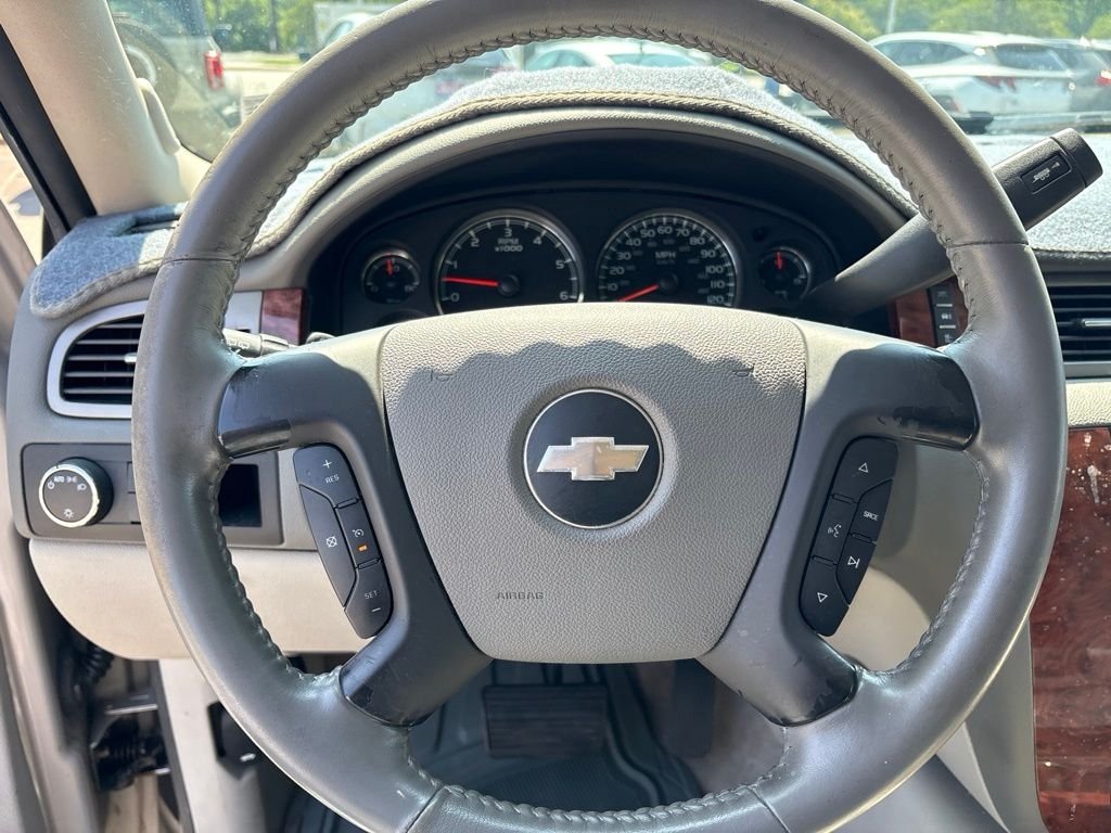 Used 2008 Silver Chevrolet LTZ image 19