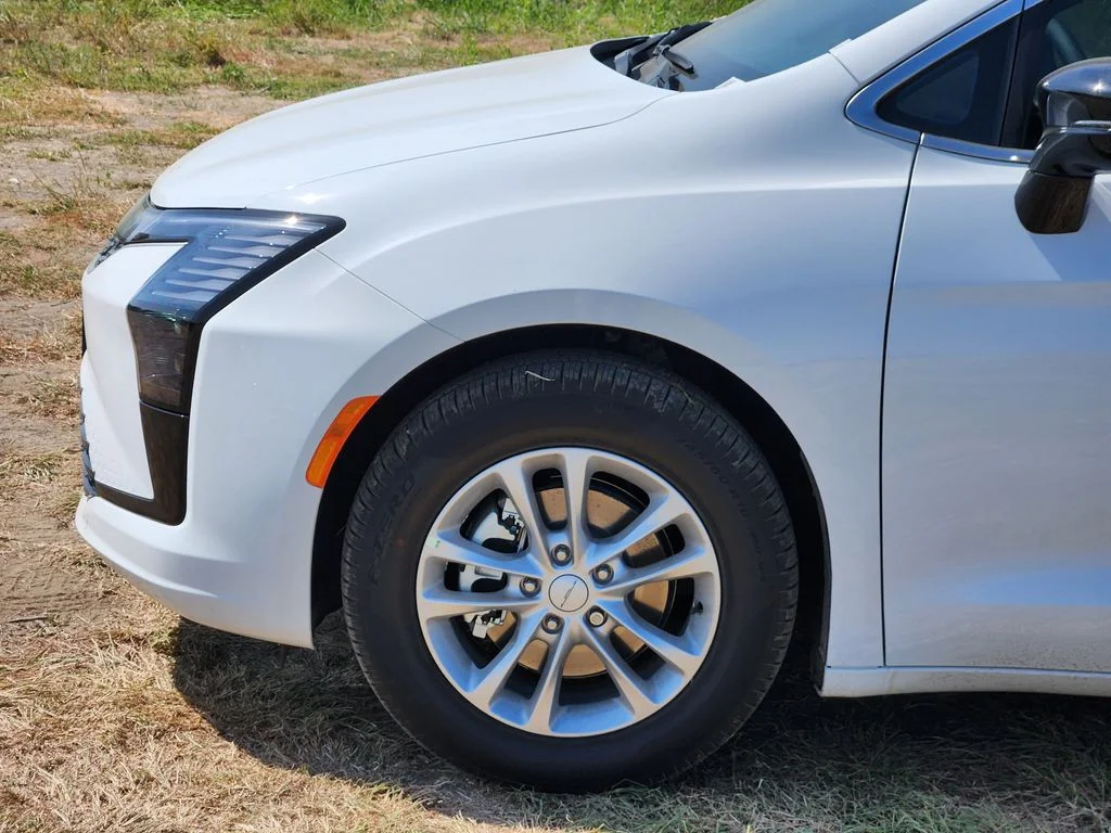 New 2027 Bright White Clear-Coat Exterior Paint Chrysler Select image 6