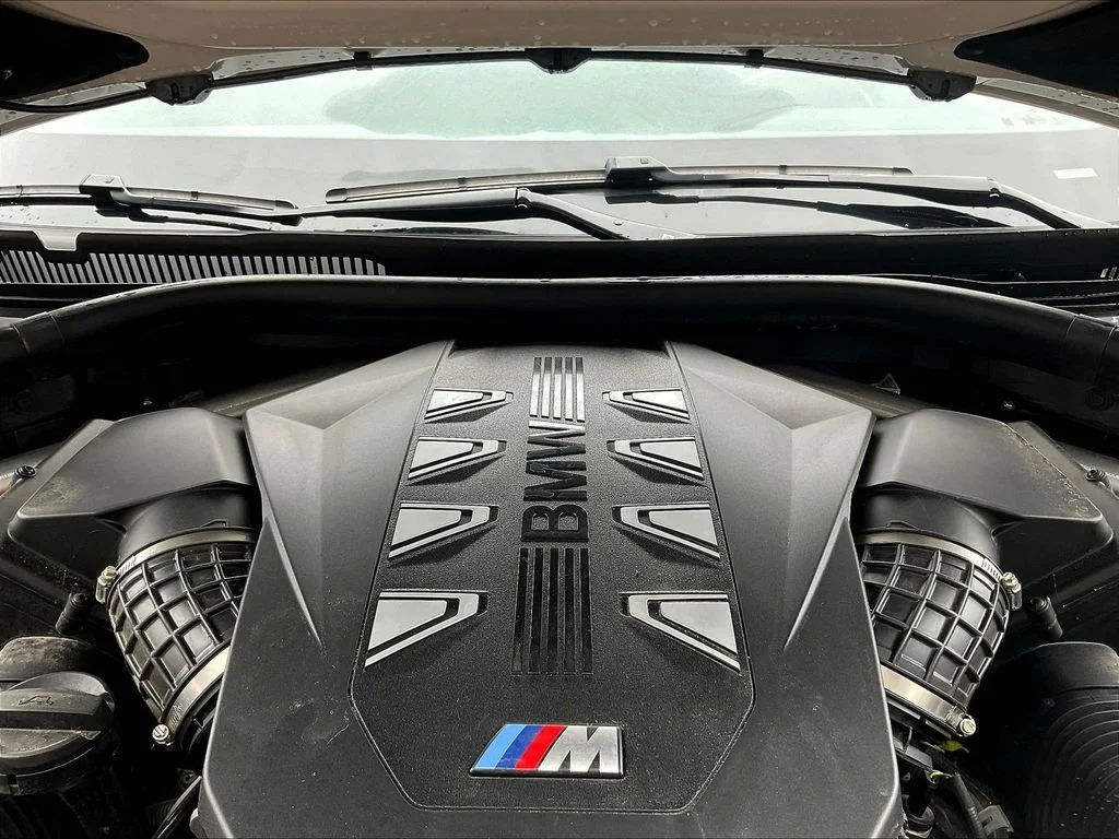 Used 2024 White Metallic BMW M60i image 32