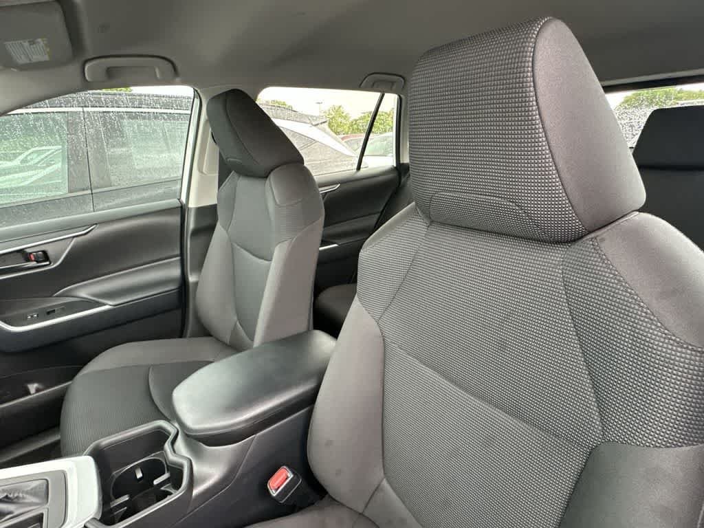 Used 2025 Ice Cap Toyota LE image 29