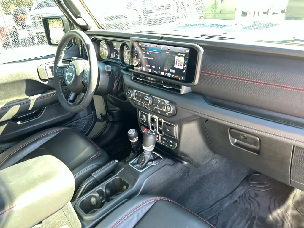Used 2025 Green Jeep Rubicon image 27
