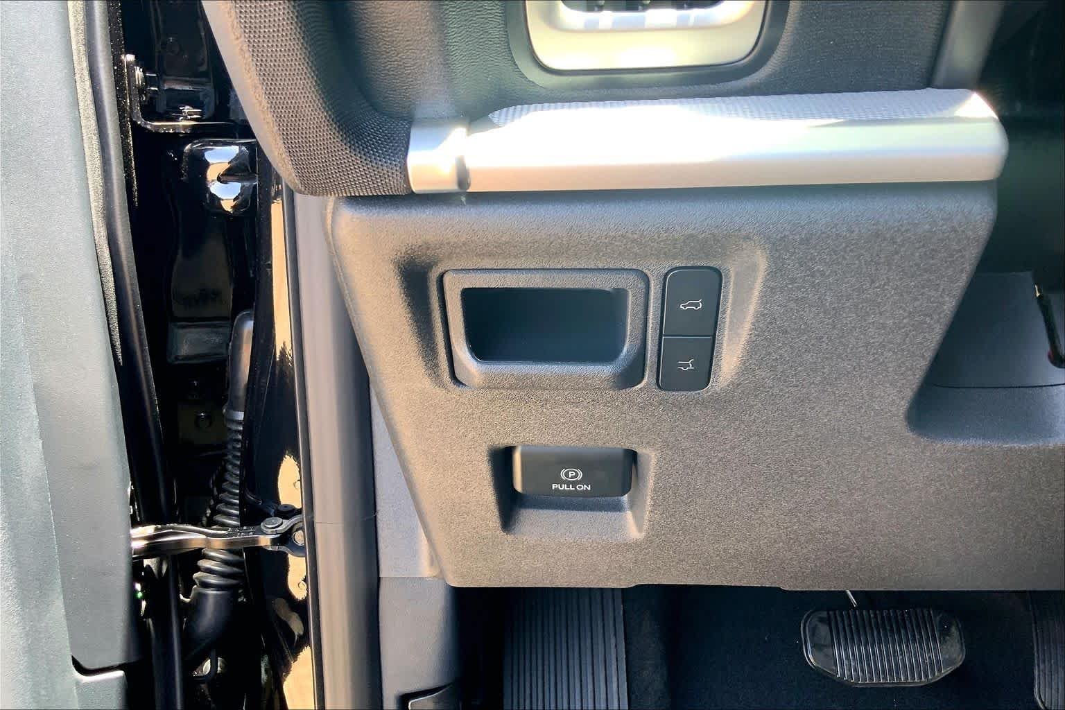 New 2026 Agate Black Metallic Ford MAX Active image 20