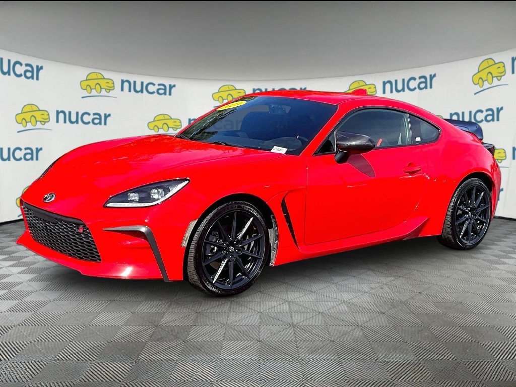 Used 2023  Toyota Premium image 3