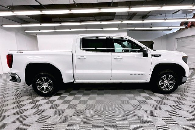 Used 2026 Summit White GMC SLE image 15