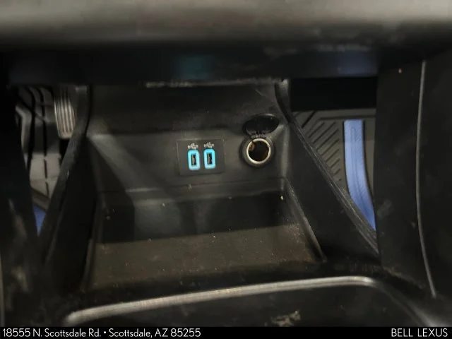 Used 2020 Blue Ford SE image 23