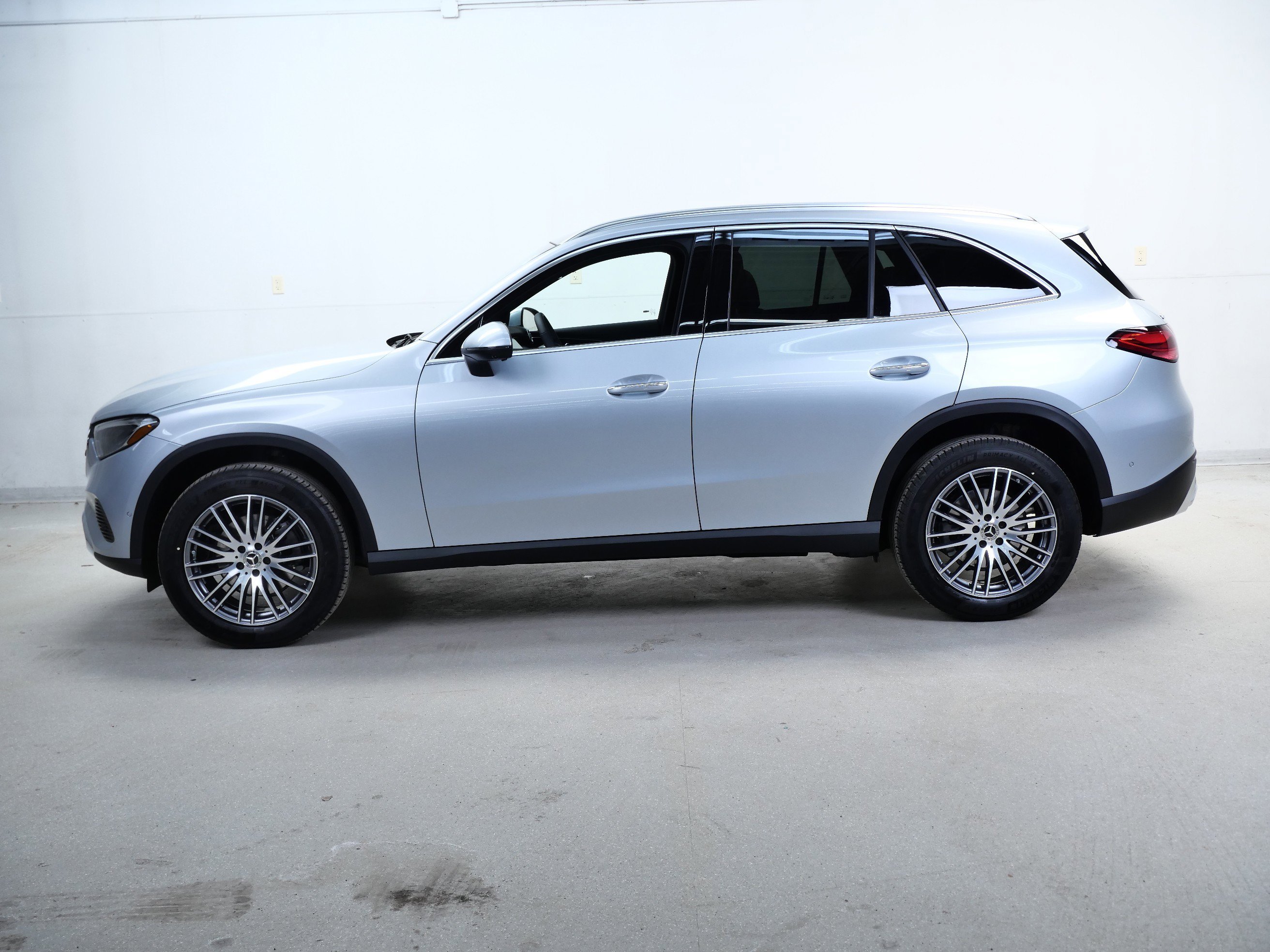 New 2026 Cirrus Silver Metallic Mercedes-Benz GLC 300 image 5