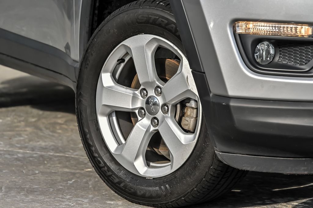 Used 2020 Silver Jeep Latitude image 4