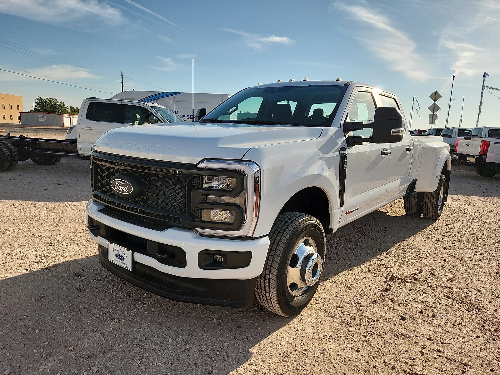 New 2027 Oxford White Ford XL image 3