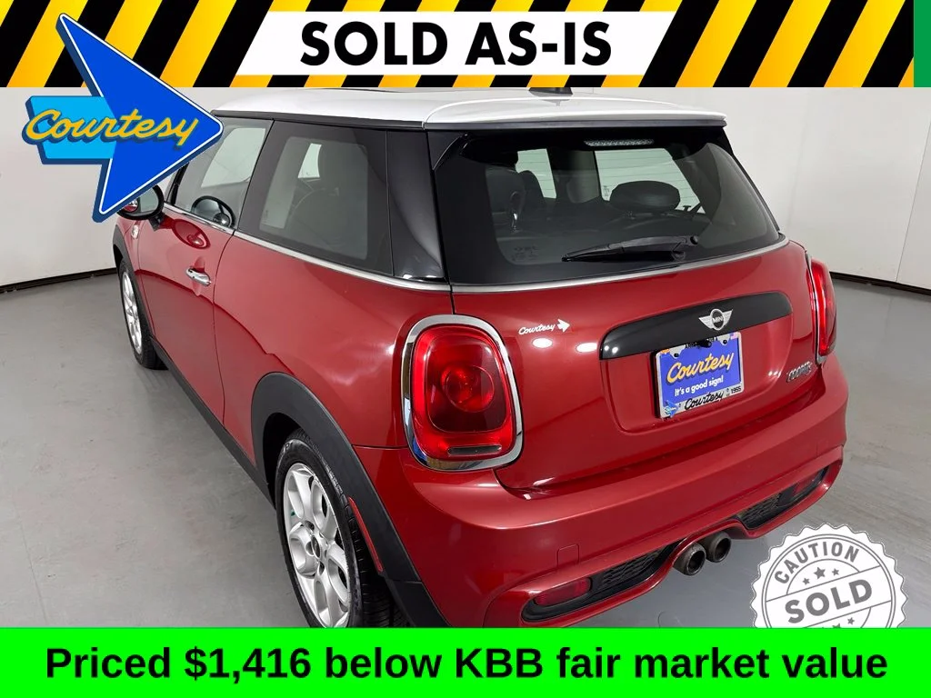 Used 2015 Red MINI Base image 6