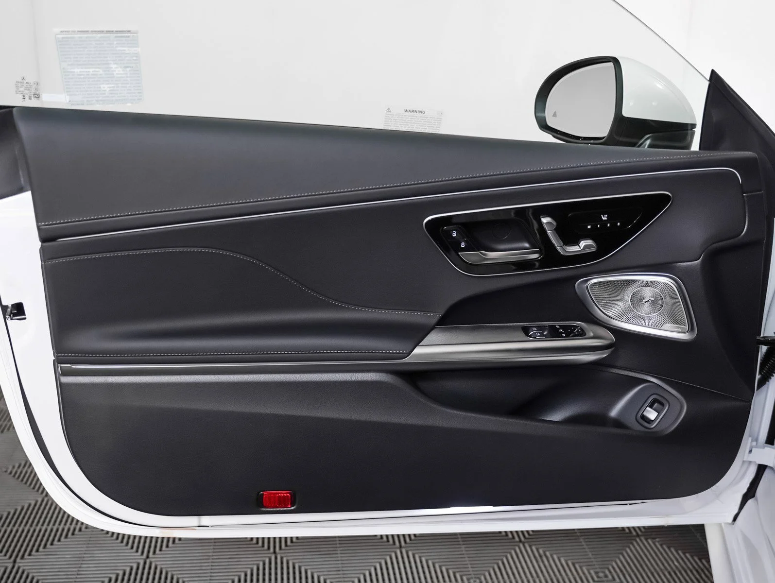 New 2026 Moonlight White Mercedes-Benz CLE 300 4MATIC® image 22